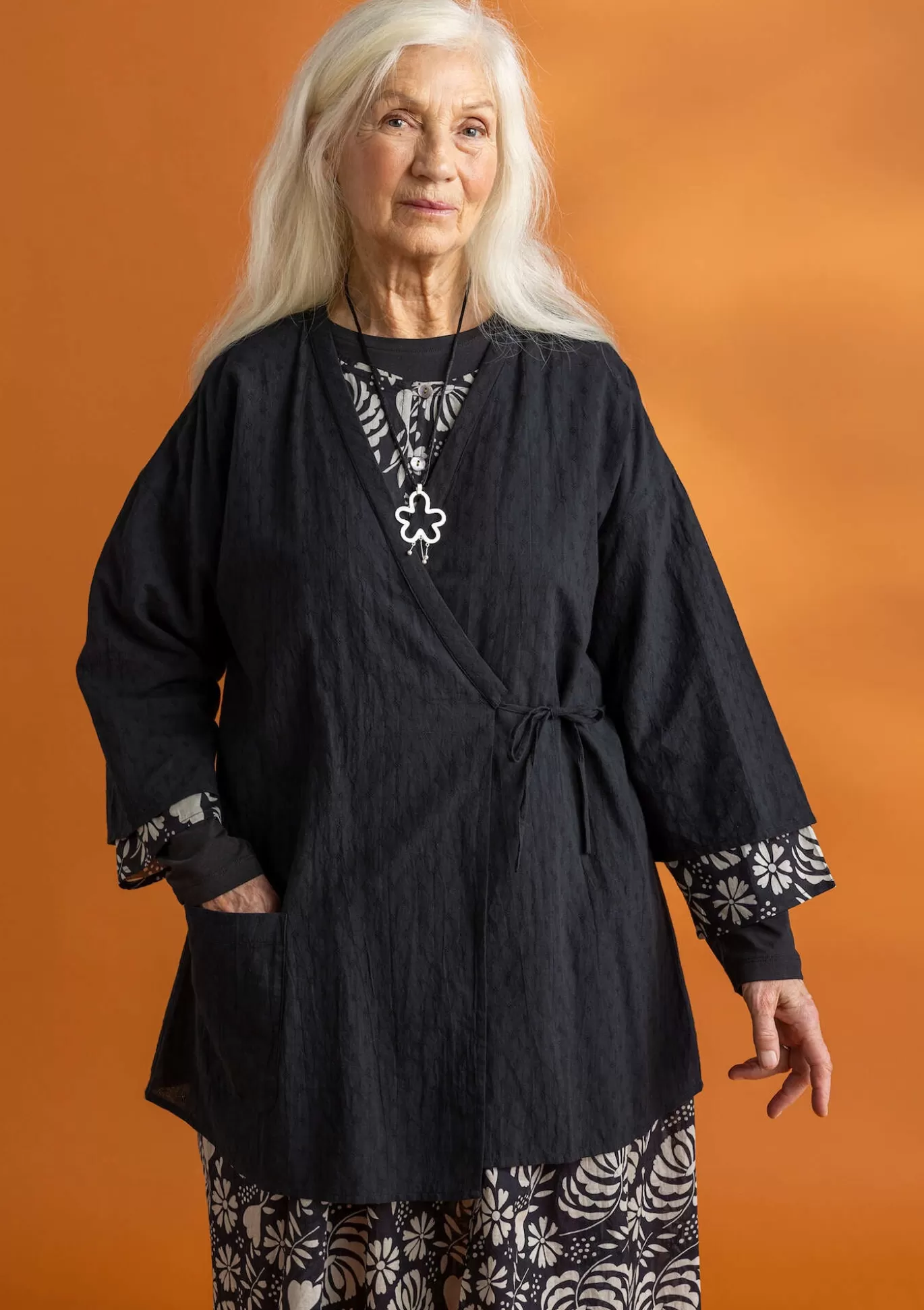 Gudrun Sjödén Vävd kimono i ekologisk bomullsdobby Svart Shop