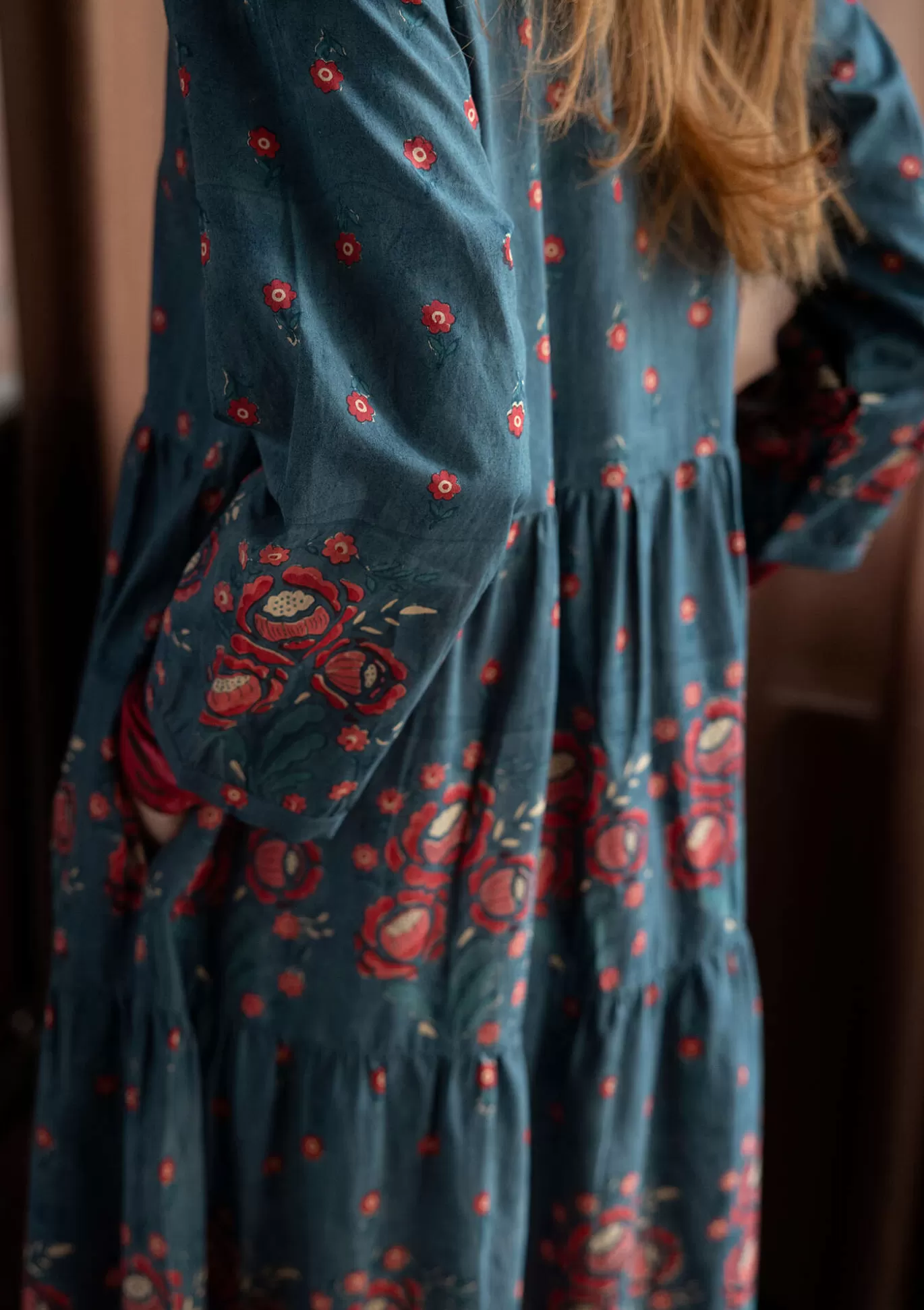 vvd_klnning_asta_i_ekologisk_bomull_2-1.webp Gudrun Sjödén Vävd klänning "Asta" i ekologisk bomull Indigogrön Fashion